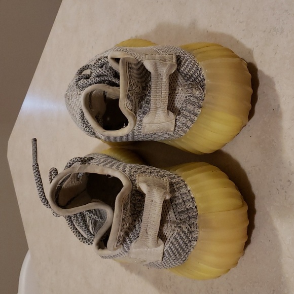 Yeezy Boost Sneakers Size 7M 6/6.5W - Picture 3 of 8